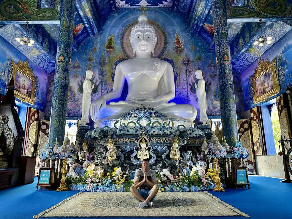 blue temple bleu Wat Rong Suea Ten Chiang Rai Thailande