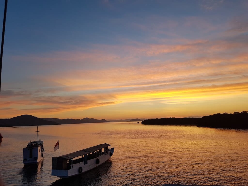 coucher de soleil parc national de Komodo